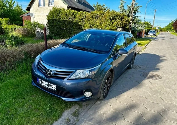 Toyota Avensis cena 49000 przebieg: 179000, rok produkcji 2014 z Mogilno małe 46